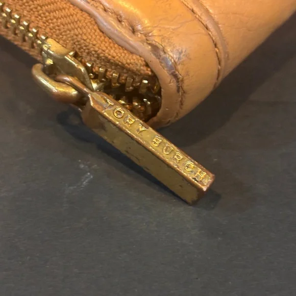 Tory Burch Amanda Continental Brown Leather Zip Around Wallet - Picture 9 of 16